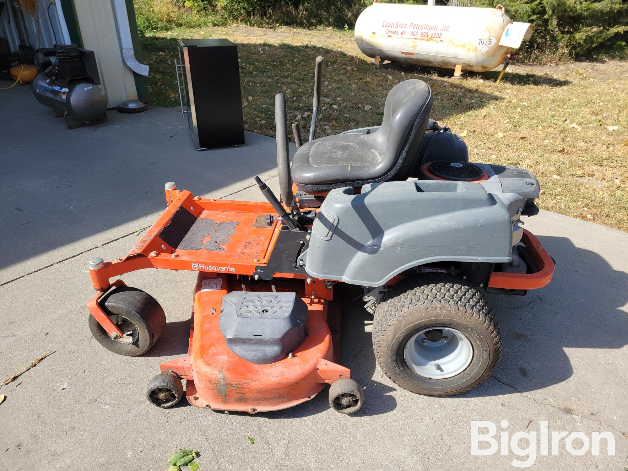 items/2099b2d06486ef119443000d3acfdee0/husqvarnarz5424zeroturnmower-2_206c6e07249f4142b072b55a73f151f8.jpg