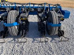 items/210ee511eb6fed11a76e0003fff934d4/kinze49002-pt24r30planter_3931108f447a492b9490dc6c8284cf5a.jpg