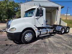 2005 Freightliner Columbia 120 T/A Truck Tractor 