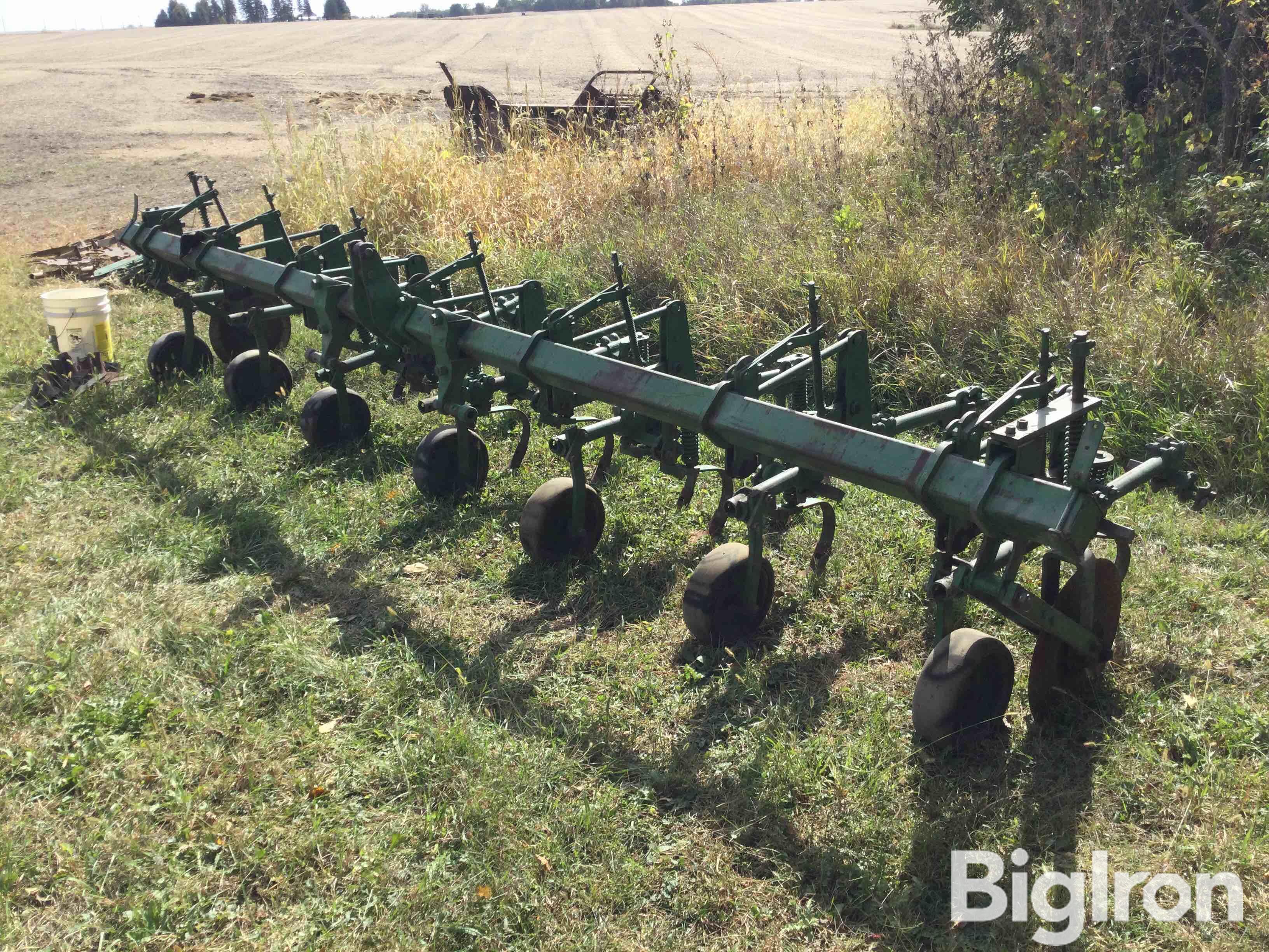 John Deere RG 630 Field Cultivator 