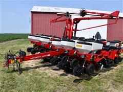 2011 Massey Ferguson 8222 12R30" Flex Planter 