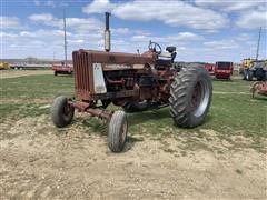 1964 International 806 2WD Tractor 