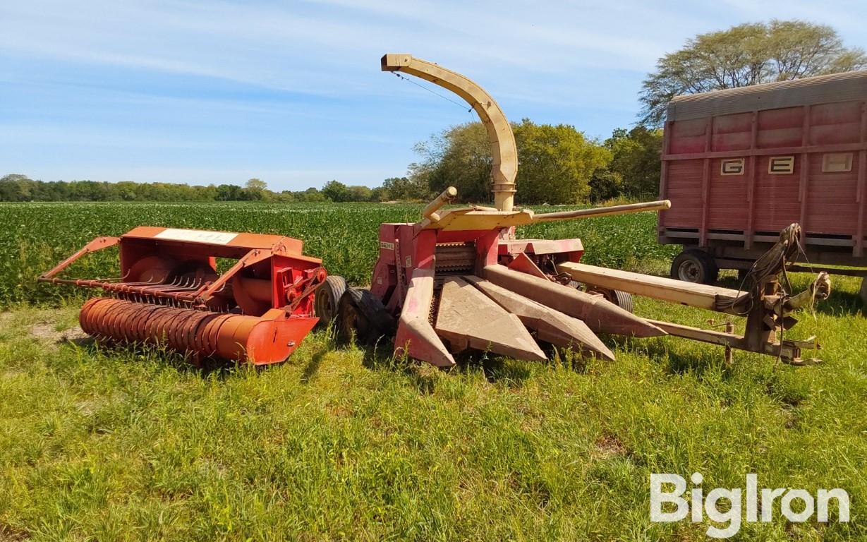 Gehl CB1200 Pull-Type Forage Harvester w/ 6' Windrow Pickup 