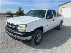 2006 Chevrolet Silverado 2500 4x4 Extended Cab Pickup 