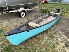17' Fiberglass Canoe 