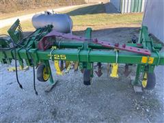 items/23b2f9011ed243d4a7479e64a14d77db/johndeere725frontmountcultivator-2_ac8372f79cc84674925f99a6b34b42e4.jpg