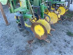 items/23b2f9011ed243d4a7479e64a14d77db/johndeere725frontmountcultivator-2_dbfb09d632f5414798424e9c93236879.jpg