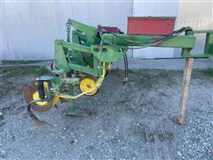 items/23b2f9011ed243d4a7479e64a14d77db/johndeere725frontmountcultivator-2_ea2dc7c2c5644674918acc688d3d4e4e.jpg