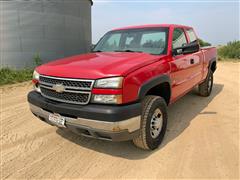 2005 Chevrolet Silverado 2500 HD 4x4 Extended Cab Pickup 