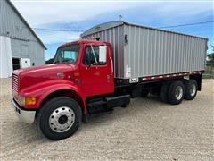 2000 International 4900 T/A Grain Truck 