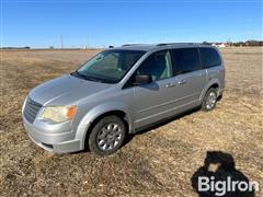 2010 Chrysler Town & Country Van 