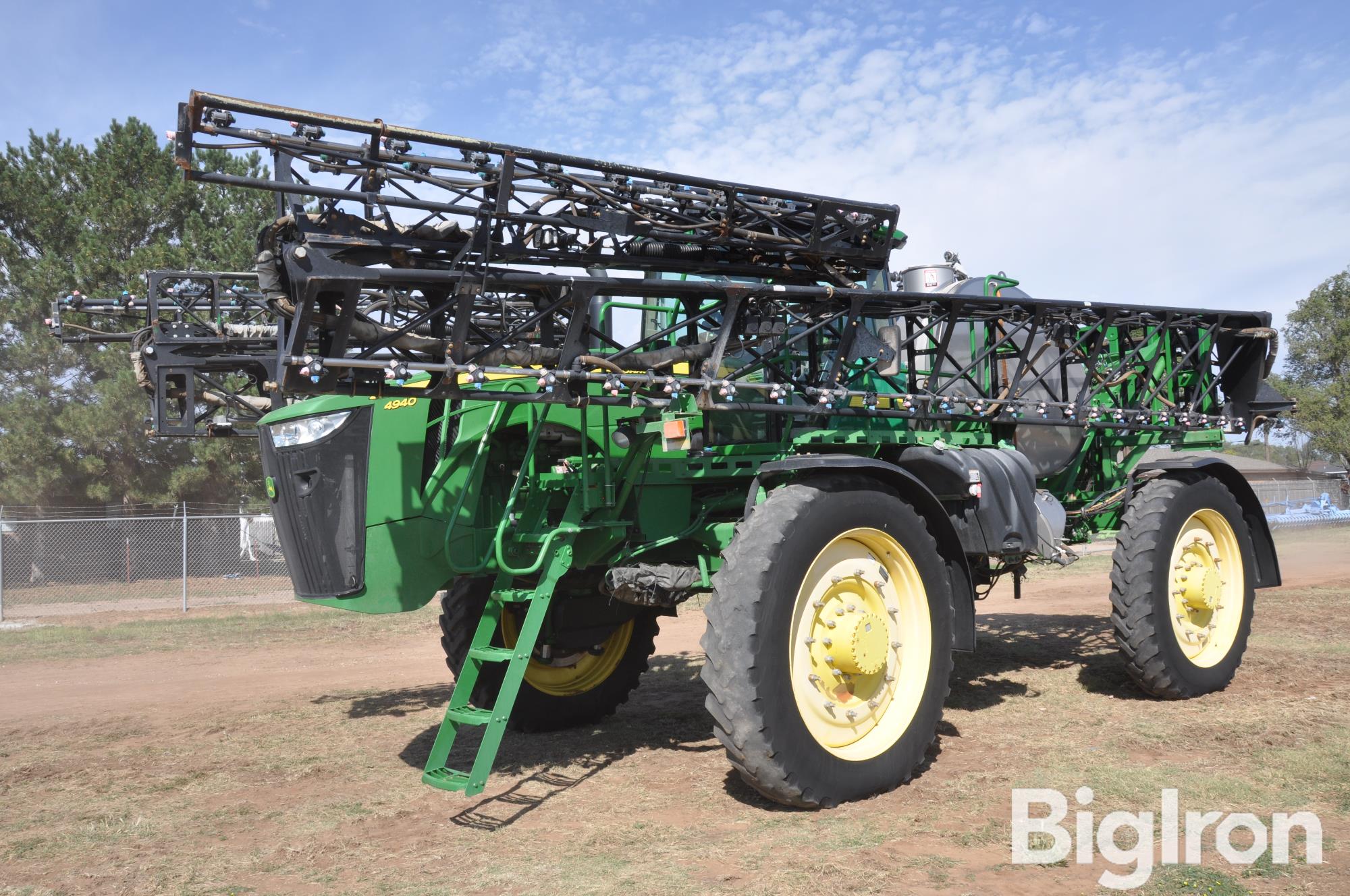 2013 John Deere 4940 Self-Propelled Sprayer 