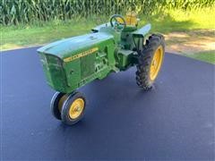 John Deere 1:16 Scale Tractor 