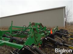 items/25155fd663b7ef1195f6000d3a620d5e/johndeere68021chiselplow_02f6362229654401838ea976d7876bd3.jpg