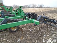 items/25155fd663b7ef1195f6000d3a620d5e/johndeere68021chiselplow_12b8806838584a599254e94a6a5550b8.jpg