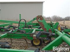 items/25155fd663b7ef1195f6000d3a620d5e/johndeere68021chiselplow_353530b356804c948bfd2ba7bc8271ac.jpg