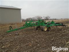 John Deere 680 21' Chisel Plow 