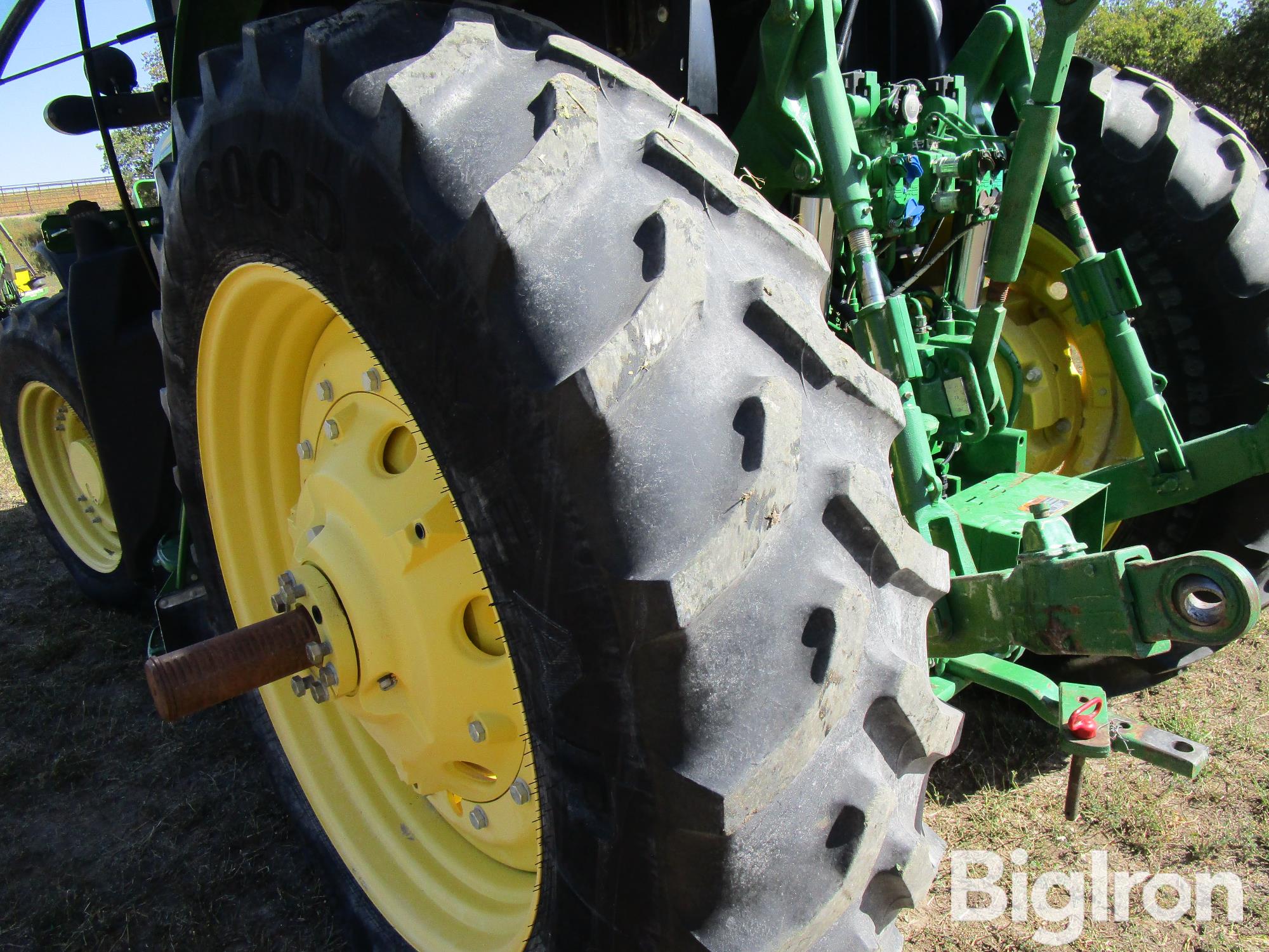 items/25175b962387ef1194430022488d1829/johndeere6170rmfwdtractorandh380loadergrapple_569100f872fd4c9192be83929da8a5a0.jpg