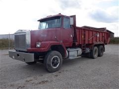 1988 Autocar ACL64 T/A Manure Spreader Truck 