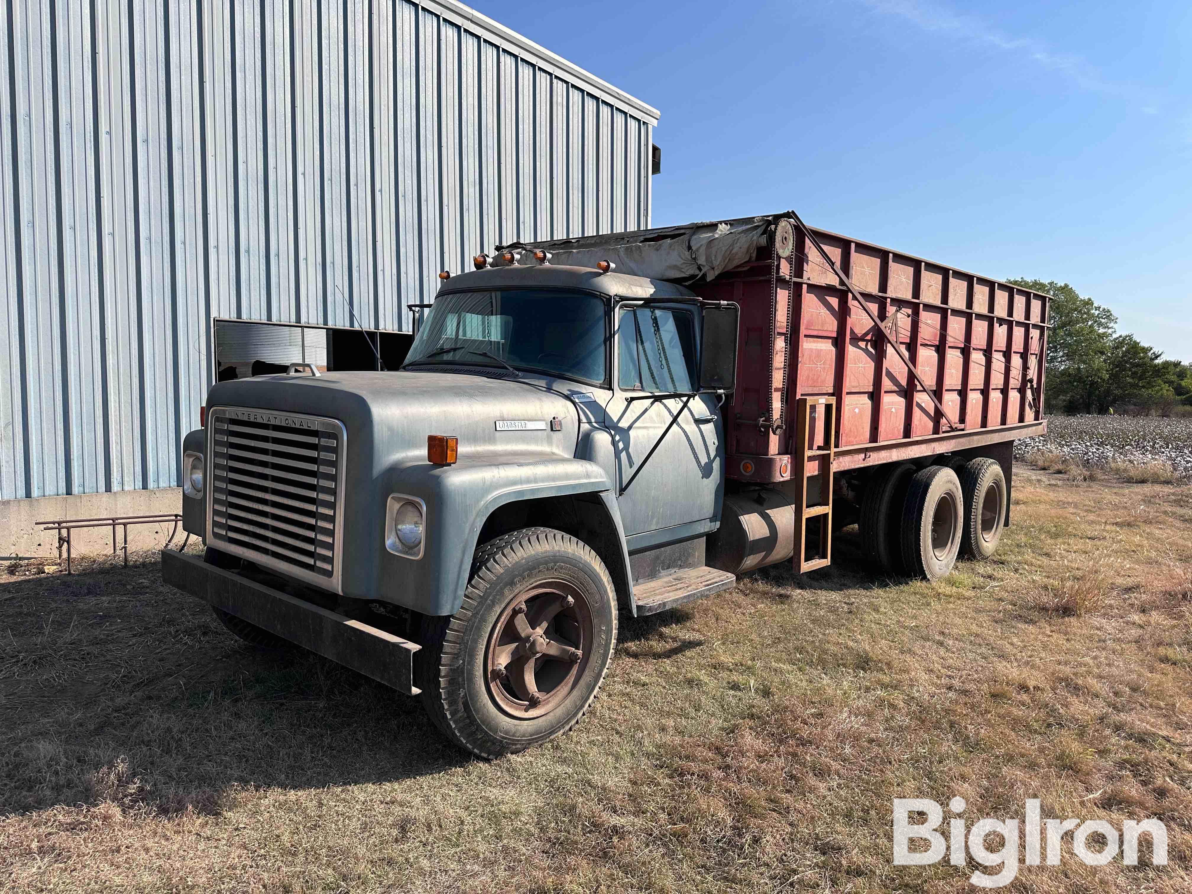 1974 International Loadstar 1700 T/A Grain Truck 