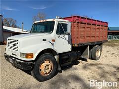 1997 International 4900 S/A Grain Truck 