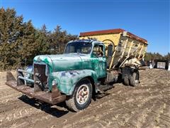 International R 200 Feed Truck 