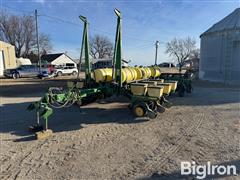 John Deere 7200 MaxEmerge 2 12R30" Planter 