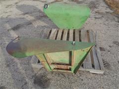 items/26f92f599289ee11a81c6045bd4a636e/johndeere40203020rearfendersqty2_375d9045fe0146889cee09c17826dcfe.jpg