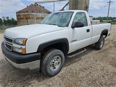 2005 Chevrolet Silverado 2500 HD LS 2WD Pickup 