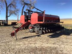 Case IH 5500 Minimum Till 30’ 7.5” Front Folding Grain Drill 