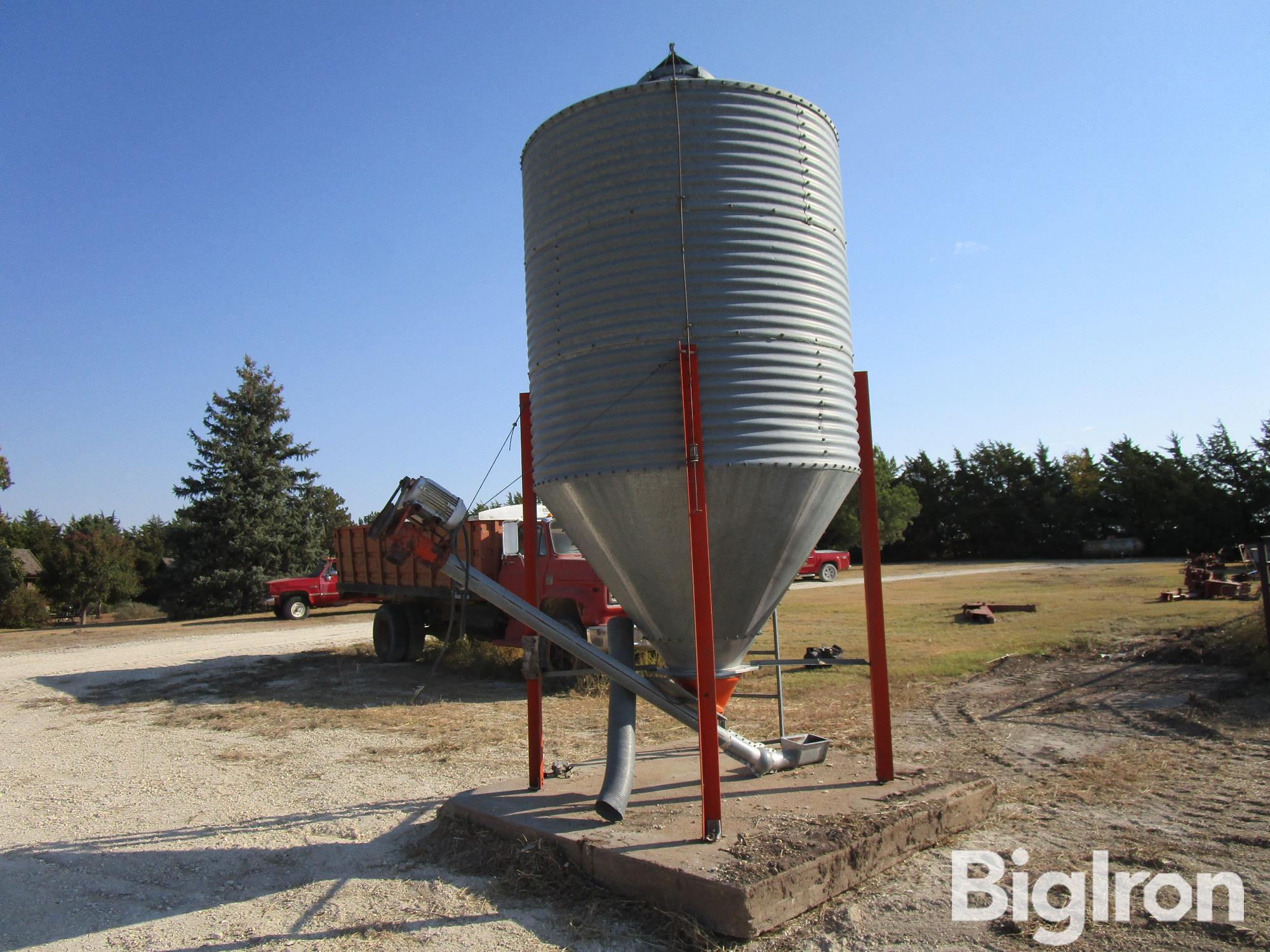 Bulk Bin w/ Unloading Auger 