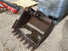 John Deere Backhoe Toothed Digger Bucket 