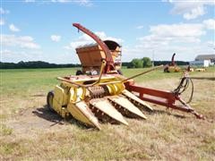 New Holland 900 Pull-Type Forage Harvester 