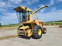 1994 New Holland 1915 Self-Propelled Forage Harvester 
