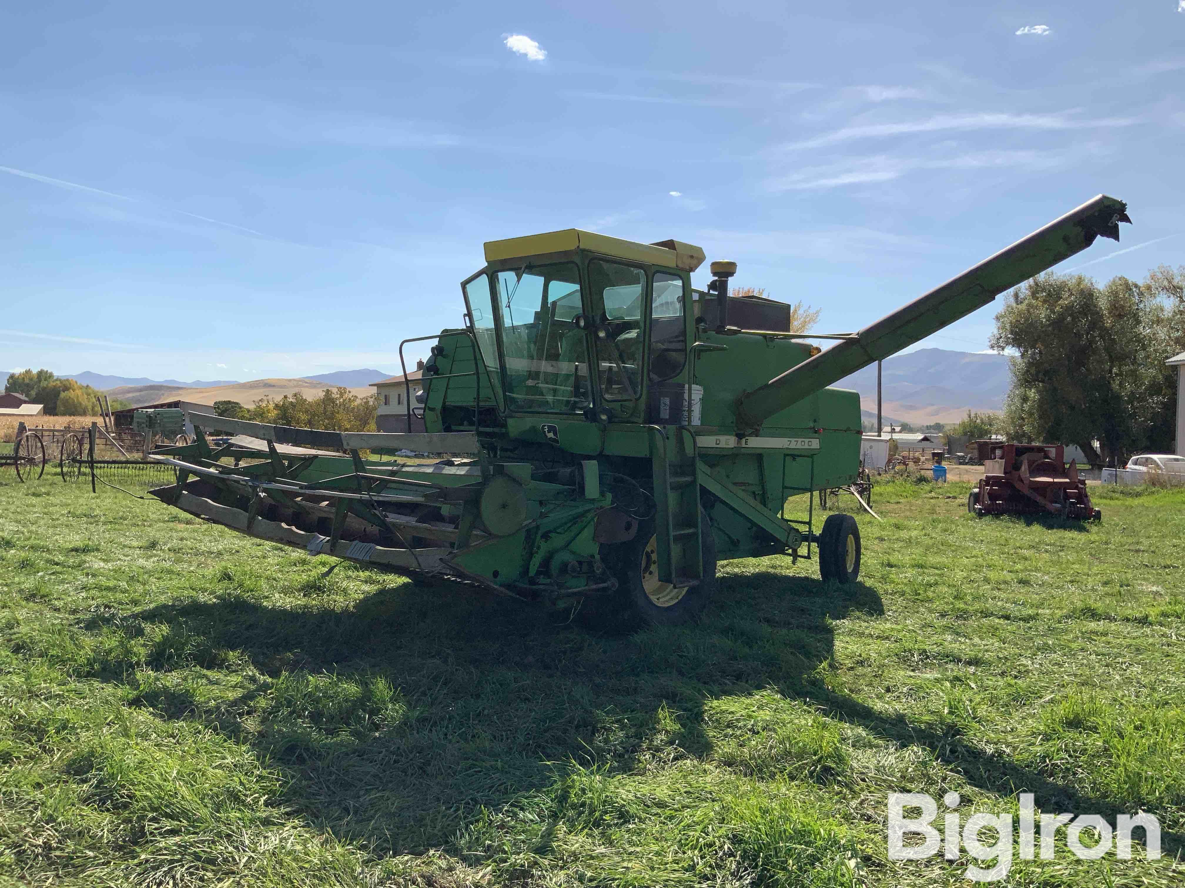 1976 John Deere 7700 Combine 