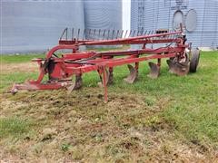 International 550 5 Bottom Plow 