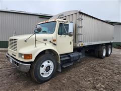 1998 International 4900 T/A Grain Truck W/20' Box 
