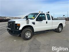 2009 Ford F250 XL Super Duty 4x4 Extended Cab Pickup W/Tommy Gate 