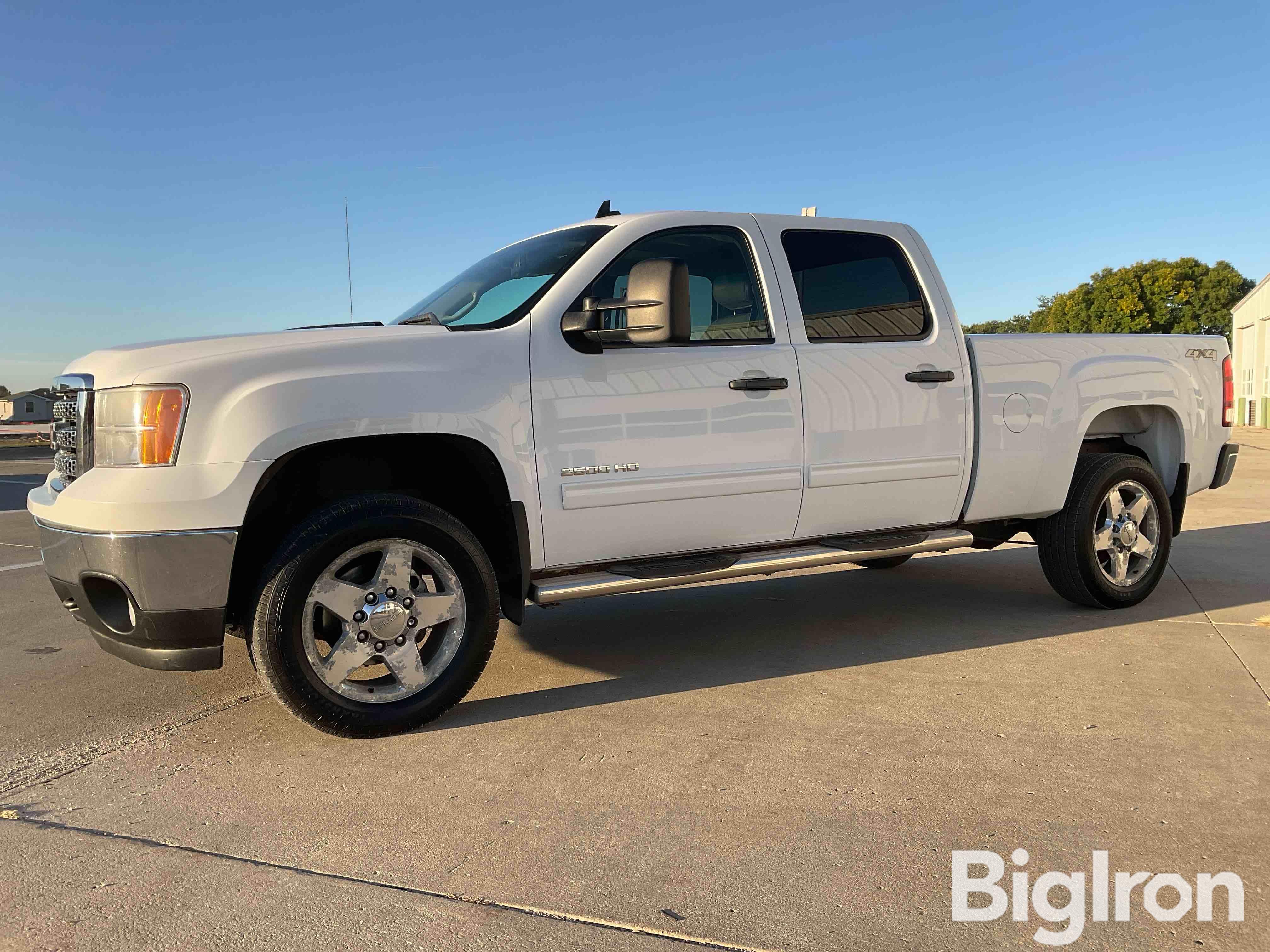 2013 GMC Sierra 2500 HD SLE 4x4 Crew Cab Pickup 