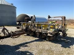 Black Machine 12R30 Planter W/JD 7200 Planter Units 