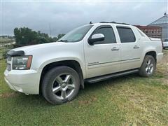 2011 Chevrolet Avalanche LTZ 4x4 Crew Cab Pickup 