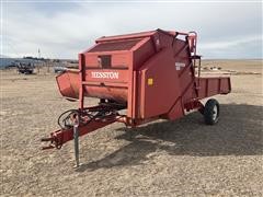 Hesston 4870 Square Bale Feeder 