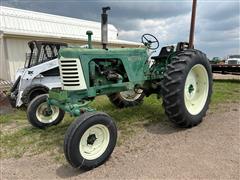 1962 Oliver 660 2WD Row-Crop Tractor 