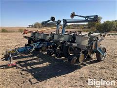 Kinze EF 12 Row Planter W/Ag Express Monitor 