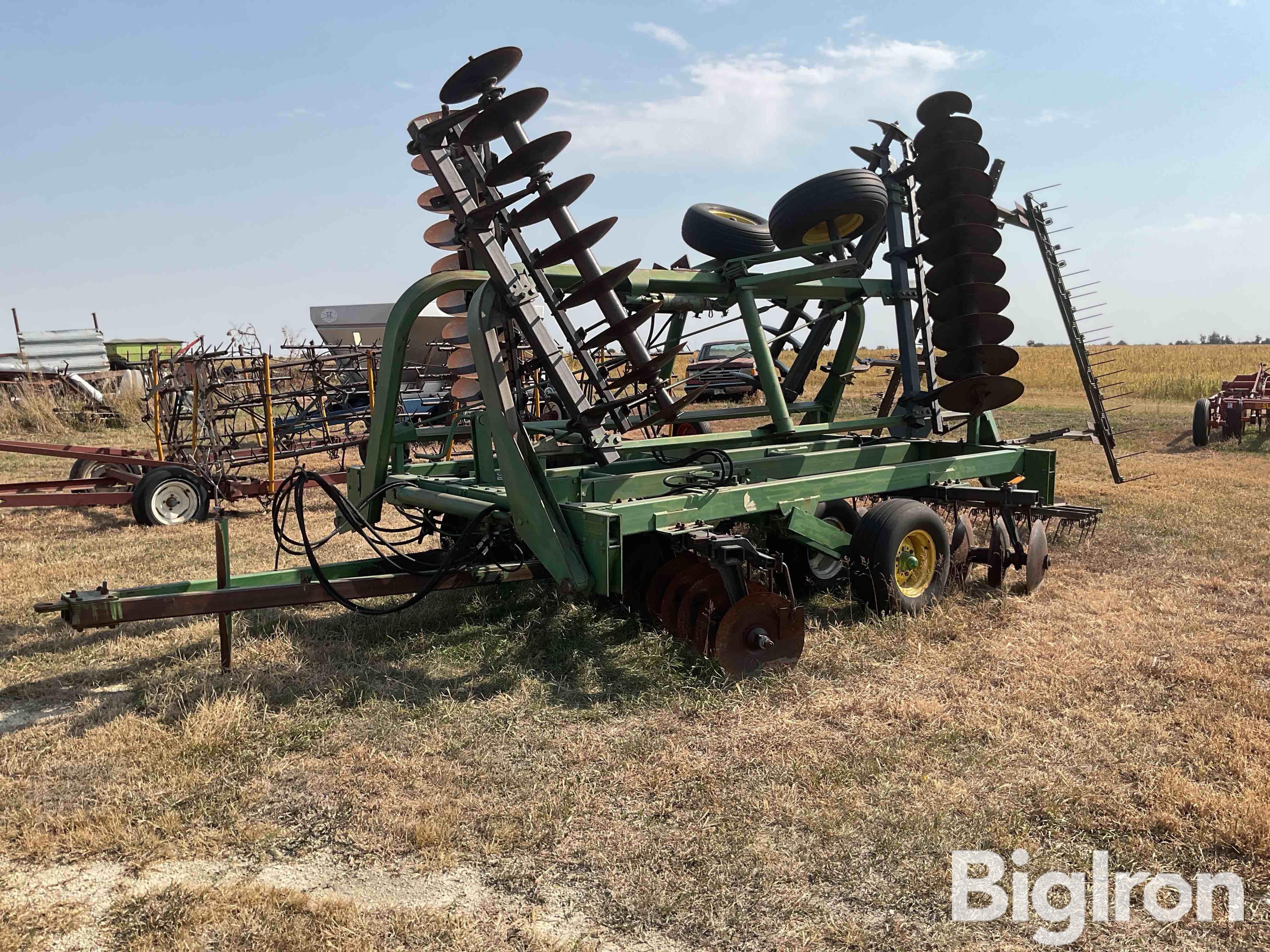 John Deere 235 Tandem Disk W/Harrow 