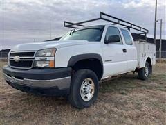 2006 Chevrolet Silverado 2500 HD 4x4 Extended Cab Utility Truck 