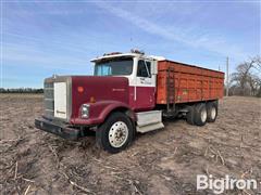 1990 International 9300 Eagle T/A Grain Truck 