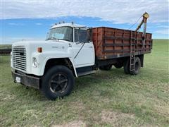 1975 International LoadStar 1700 S/A Grain Truck 