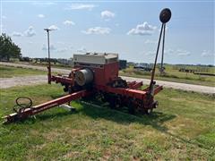 International 800 CycloAir 6R30" Row Crop Planter 