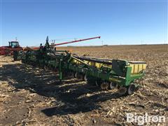 John Deere 1720 16R30 Planter 